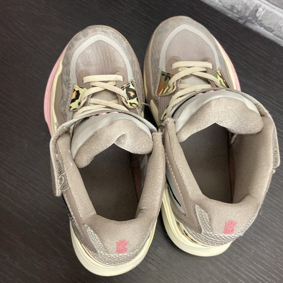 Nike - Picture 8 of 13